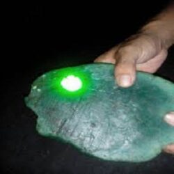 Bongkahan Batu Bacan Doko