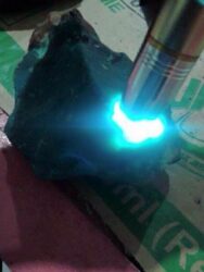 Bongkahan Batu Bacan Body Glass