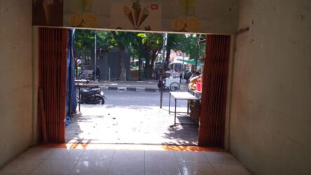 Kios Strategis Depan Taman Segitiga